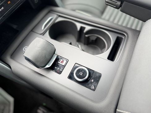 Used 2024 Land Rover Discovery Dynamic SE image 21