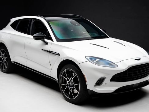 Used 2021 Aston Martin DBX AWD/4WD image 39