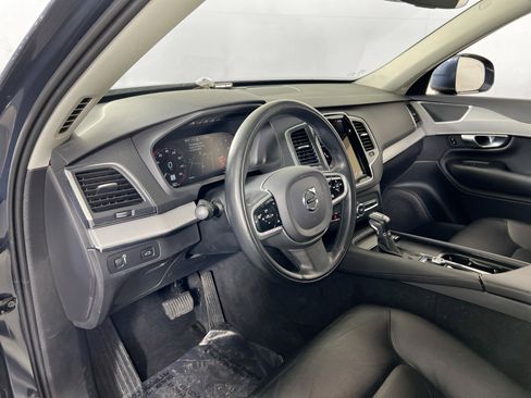 Used 2022 Volvo XC90 T5 Momentum w/ Climate Package image 9