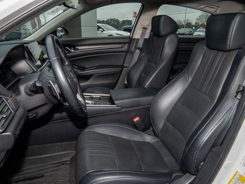 Used 2018 Honda Accord Touring image 9