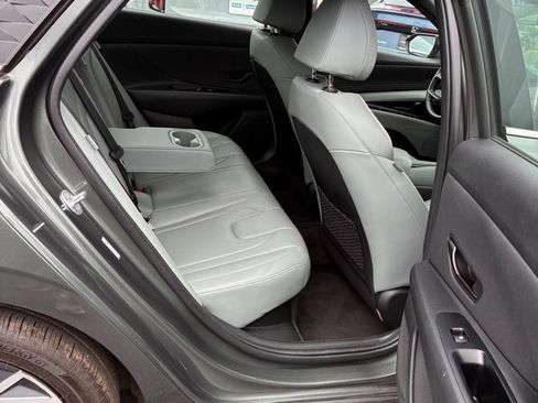 Used 2025 Hyundai Elantra Limited FWD image 19