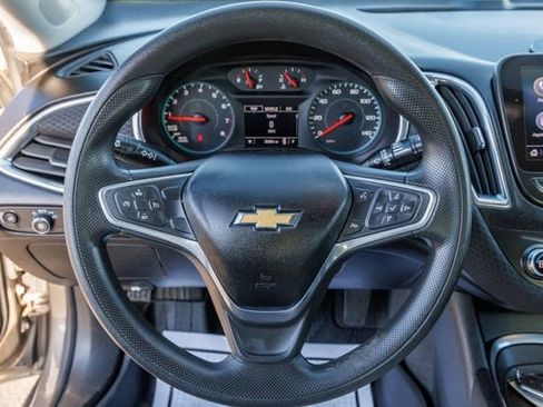Used 2020 Chevrolet Malibu LT image 17