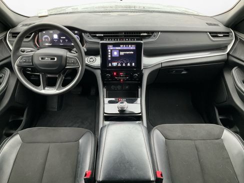 Used 2023 Jeep Grand Cherokee Altitude image 10