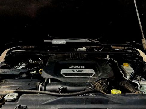 Used 2018 Jeep Wrangler Unlimited Sahara image 19