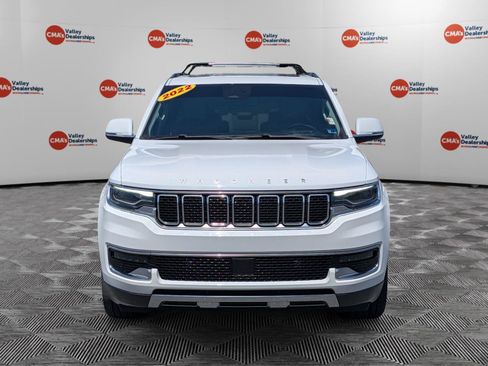 Used 2022 Jeep Wagoneer Series III w/ Premium Group I AWD/4WD image 2