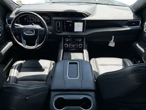 Used 2024 GMC Yukon XL Denali w/ Advanced Technology Package AWD/4WD image 10