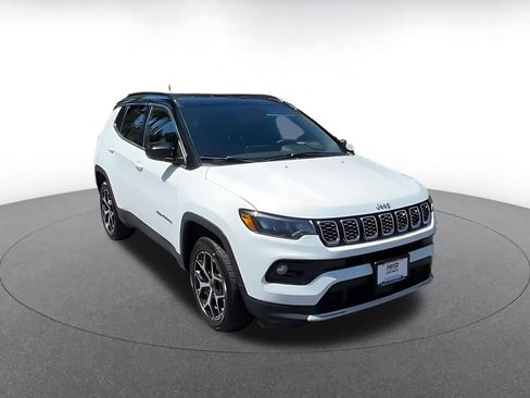 Used 2025 Jeep Compass Limited AWD/4WD image 3