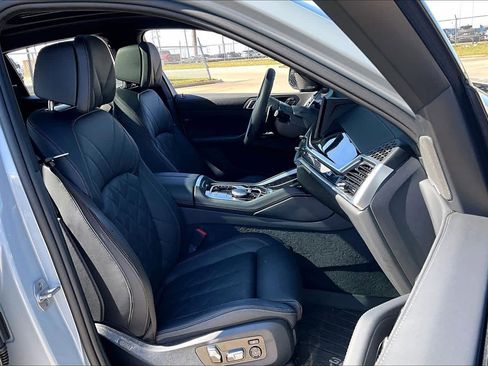 Used 2025 BMW X6 xDrive40i w/ Climate Comfort Package image 8