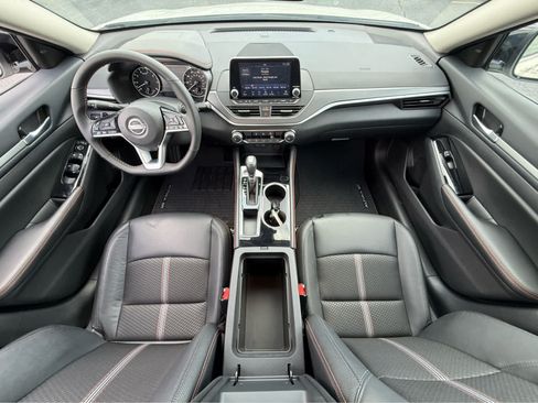 Used 2025 Nissan Altima 2.5 SR FWD image 17