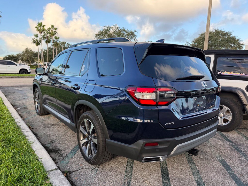 Used 2025 Honda Pilot Touring image 4
