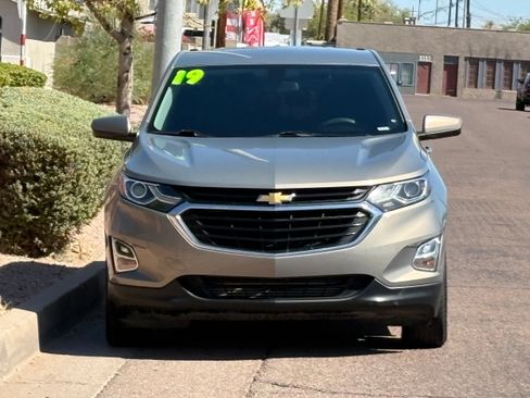Used 2019 Chevrolet Equinox LT FWD image 2