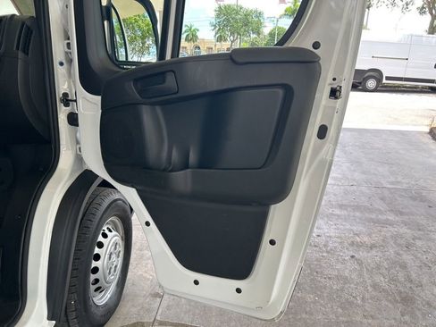 Used 2025 RAM ProMaster 2500 w/ Convenience Group FWD image 24