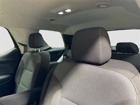 Used 2021 Chevrolet Traverse LT image 25