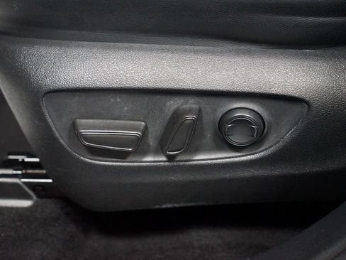 Used 2021 Toyota Highlander XLE FWD image 32