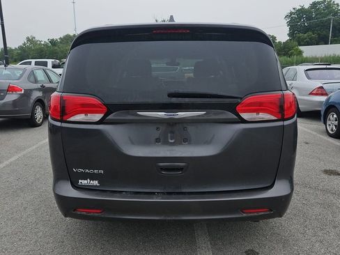 Used 2020 Chrysler Voyager Lxi FWD image 4