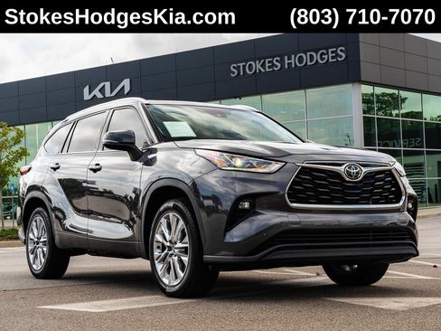 Used 2022 Toyota Highlander Limited FWD image 1
