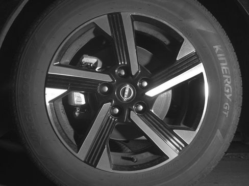 Used 2025 Nissan Sentra SV FWD image 12