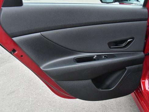 Used 2025 Hyundai Elantra Sport image 31