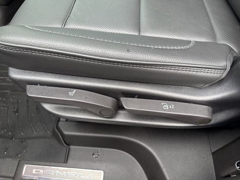 Used 2022 GMC Yukon Denali image 40