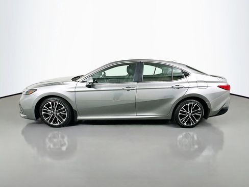 Used 2025 Toyota Camry XLE image 8