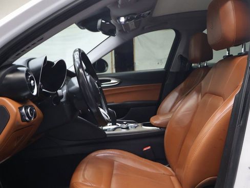 Used 2020 Alfa Romeo Giulia Ti w/ Active Blind Spot Package image 15