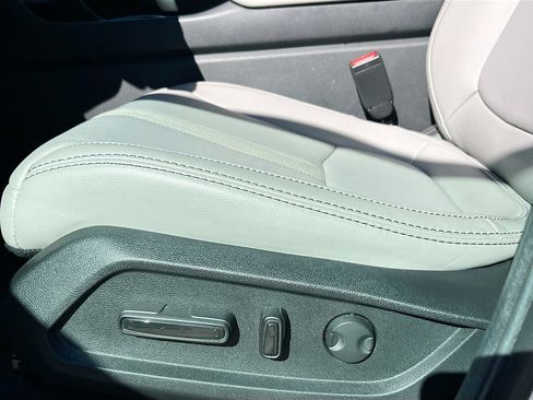 Used 2025 Honda Pilot EX-L image 18