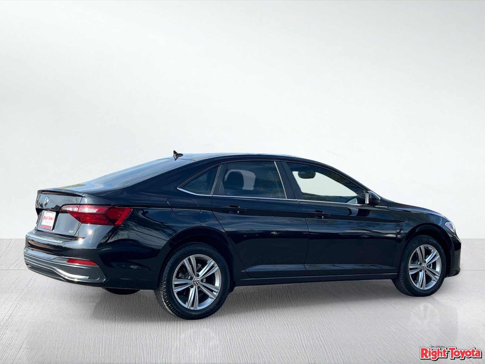 Used 2024 Volkswagen Jetta SE w/ Panoramic Sunroof Package FWD image 5