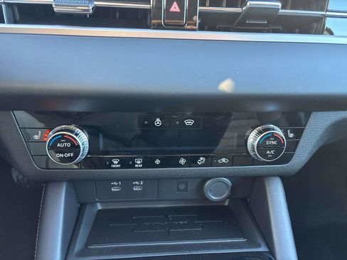 New 2026 Mitsubishi Outlander SE image 10