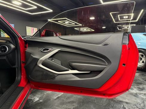 Used 2017 Chevrolet Camaro LT RWD image 19