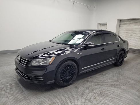 Used 2017 Volkswagen Passat 1.8T R-Line FWD image 2
