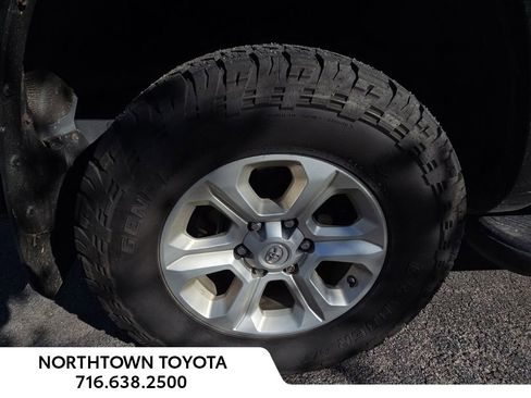 Used 2017 Toyota 4Runner SR5 Premium image 6