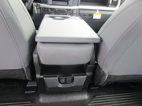 New 2025 Ford F250 XL w/ FX4 Off-Road Package image 17