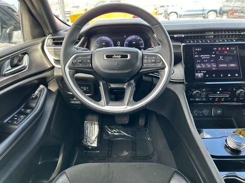 Used 2023 Jeep Grand Cherokee Altitude image 9