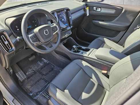 New 2025 Volvo XC40 B5 Core w/ Protection Package Premier AWD/4WD image 6