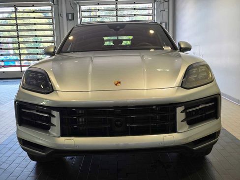 Used 2024 Porsche Cayenne Coupe image 10