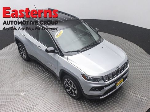 Used 2025 Jeep Compass Limited AWD/4WD image 3