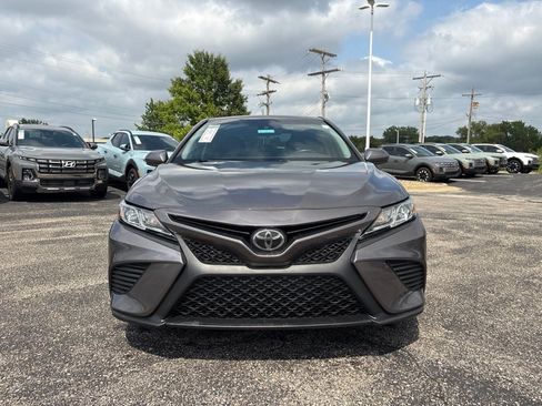 Used 2018 Toyota Camry SE FWD image 4