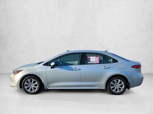 Used 2025 Toyota Corolla LE image 9