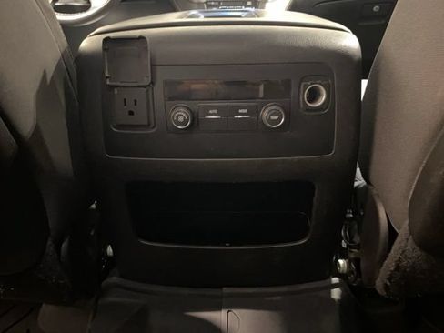 Used 2015 GMC Yukon XL SLE AWD/4WD image 32