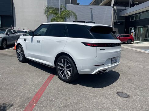 Used 2023 Land Rover Range Rover Sport SE Dynamic AWD/4WD image 3
