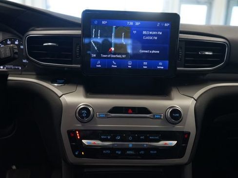 Used 2022 Ford Explorer XLT w/ Equipment Group 202A AWD/4WD image 21