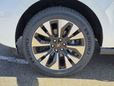 New 2026 Ford Expedition Platinum w/ Driver's Package AWD/4WD image 25
