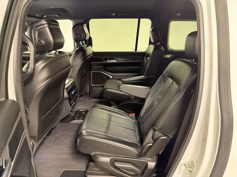 Used 2024 Jeep Wagoneer L Series II w/ Flexible Seating Group image 13