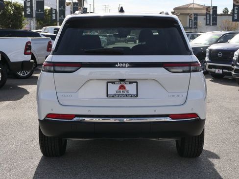 Used 2025 Jeep Grand Cherokee Laredo X image 6