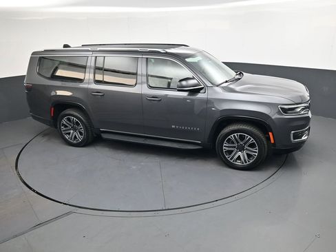 Used 2024 Jeep Wagoneer L Series II w/ Flexible Seating Group image 28