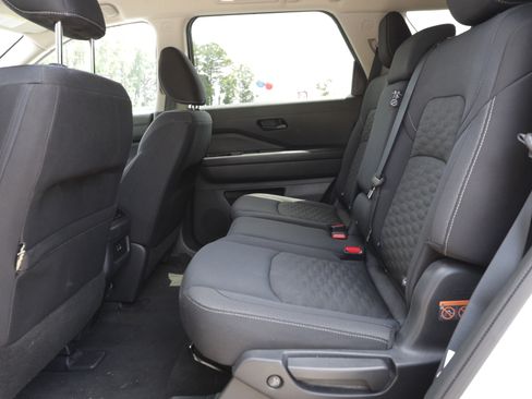 Used 2024 Nissan Pathfinder SV FWD image 12