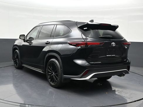 Used 2024 Toyota Highlander XSE image 3