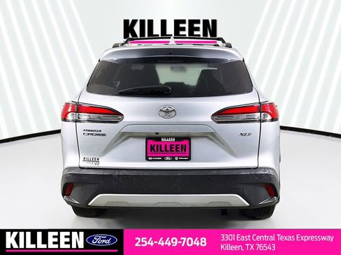 Used 2022 Toyota Corolla Cross XLE image 7