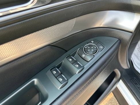 Used 2018 Ford Explorer XLT AWD/4WD image 20
