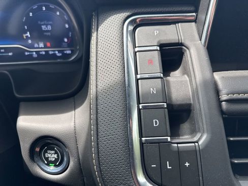 Used 2023 Chevrolet Tahoe Premier w/ Advanced Technology Package AWD/4WD image 19